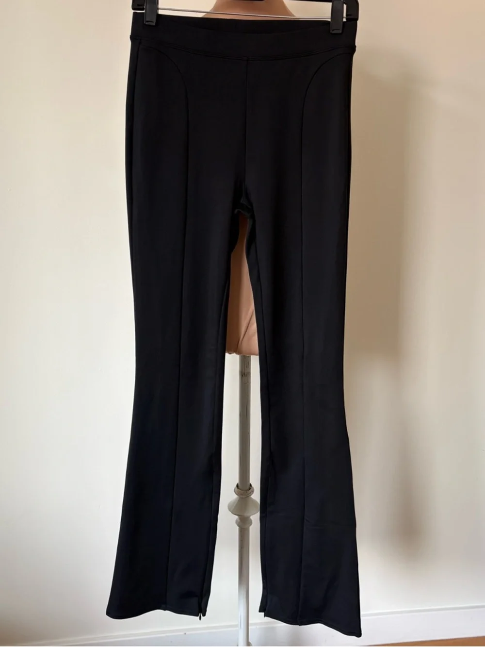 Alo Yoga High-Waist Zip It Flare Leg Black Legging Pants EUC Size Medium